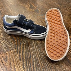 Toddler boys Vans “Old Skool V” - like new!